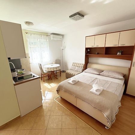 Apartments Villa Miranda Vodice Eksteriør bilde