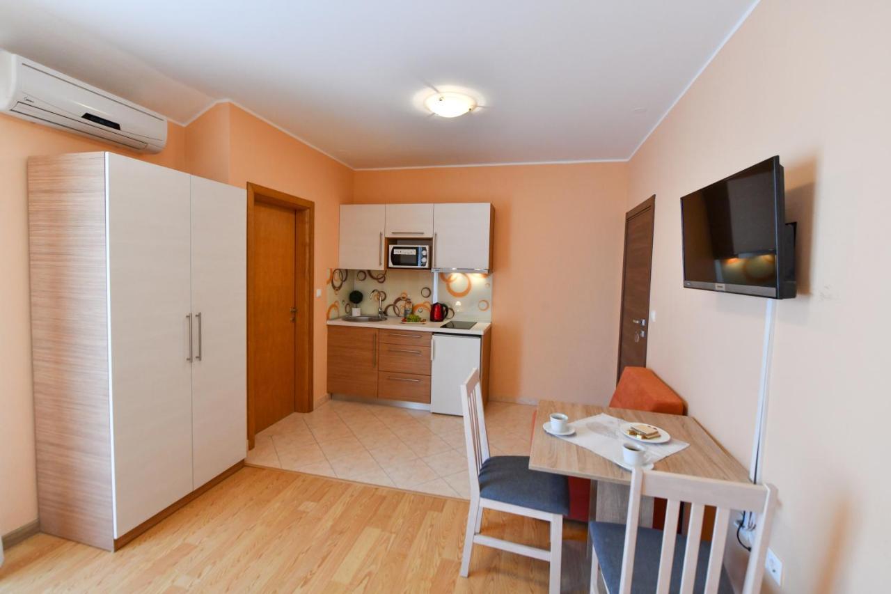 Apartments Villa Miranda Vodice Eksteriør bilde