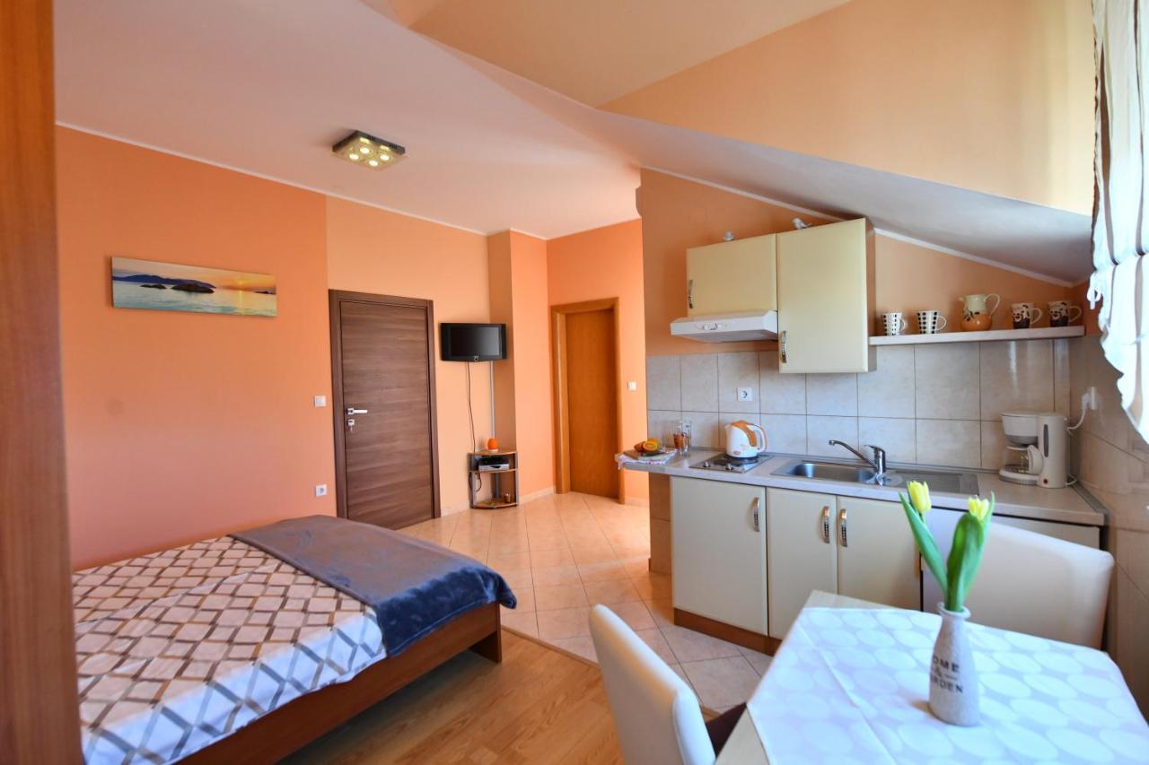 Apartments Villa Miranda Vodice Eksteriør bilde