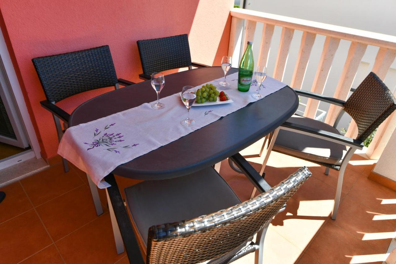 Apartments Villa Miranda Vodice Eksteriør bilde