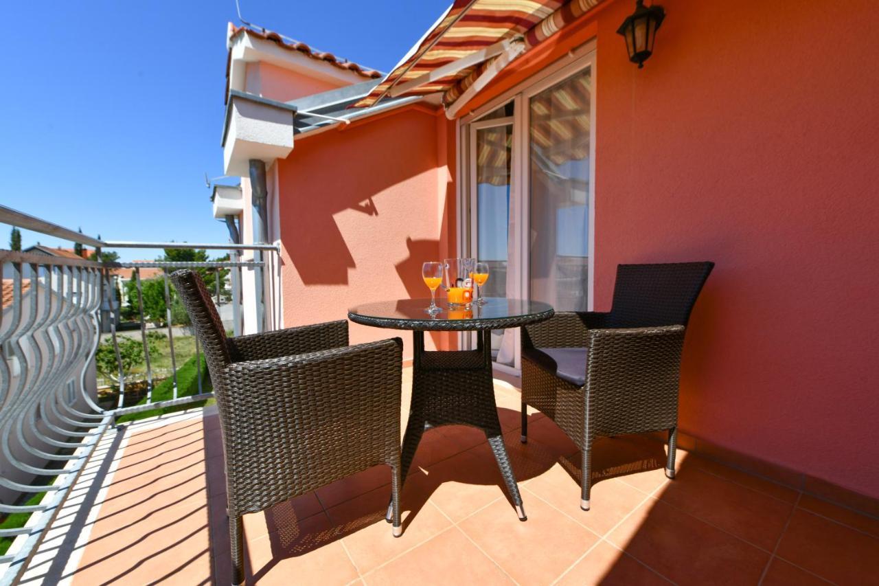 Apartments Villa Miranda Vodice Eksteriør bilde