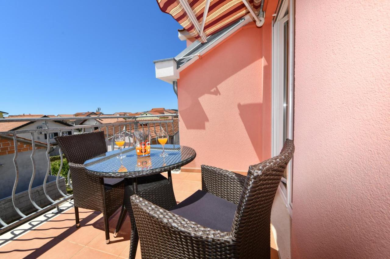 Apartments Villa Miranda Vodice Eksteriør bilde