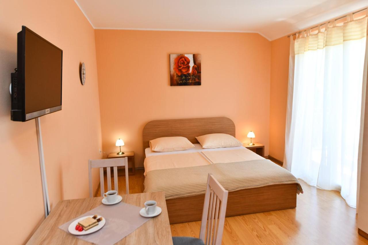 Apartments Villa Miranda Vodice Eksteriør bilde