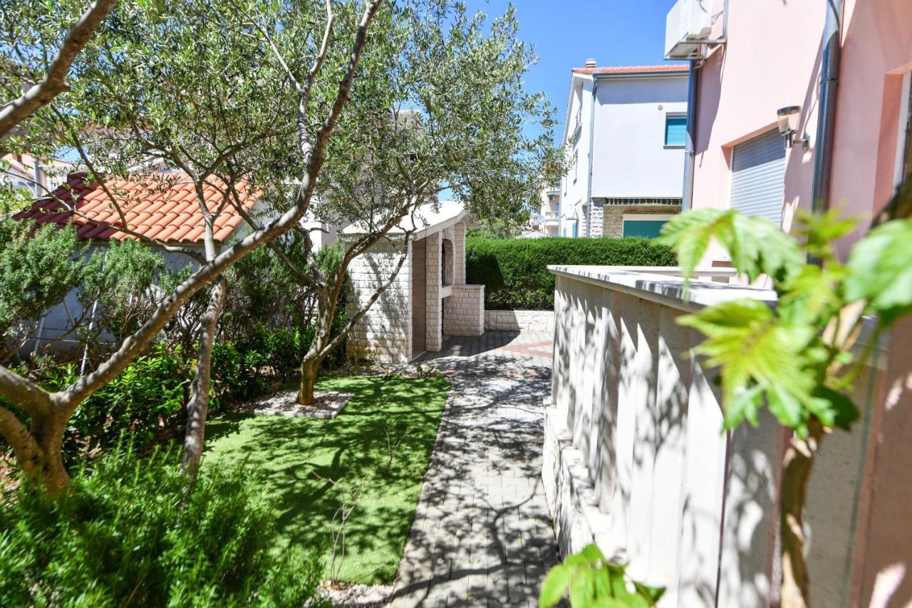 Apartments Villa Miranda Vodice Eksteriør bilde