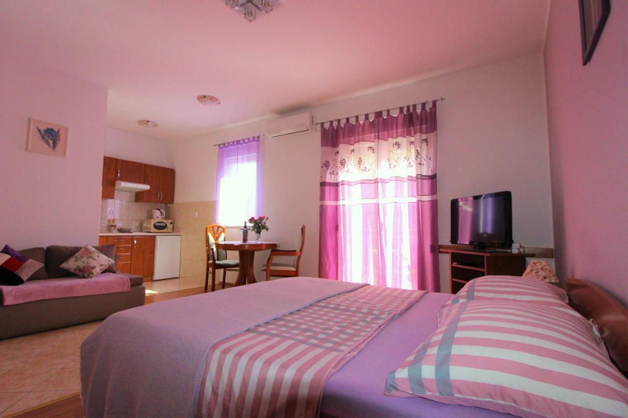 Apartments Villa Miranda Vodice Eksteriør bilde